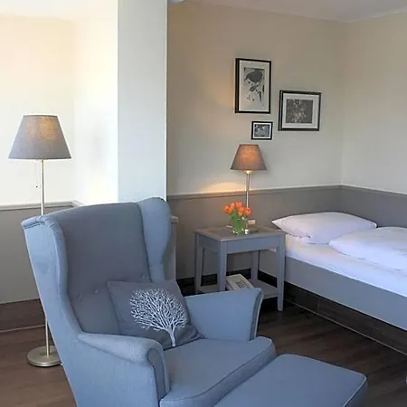 Hotel An Der Linde 2*